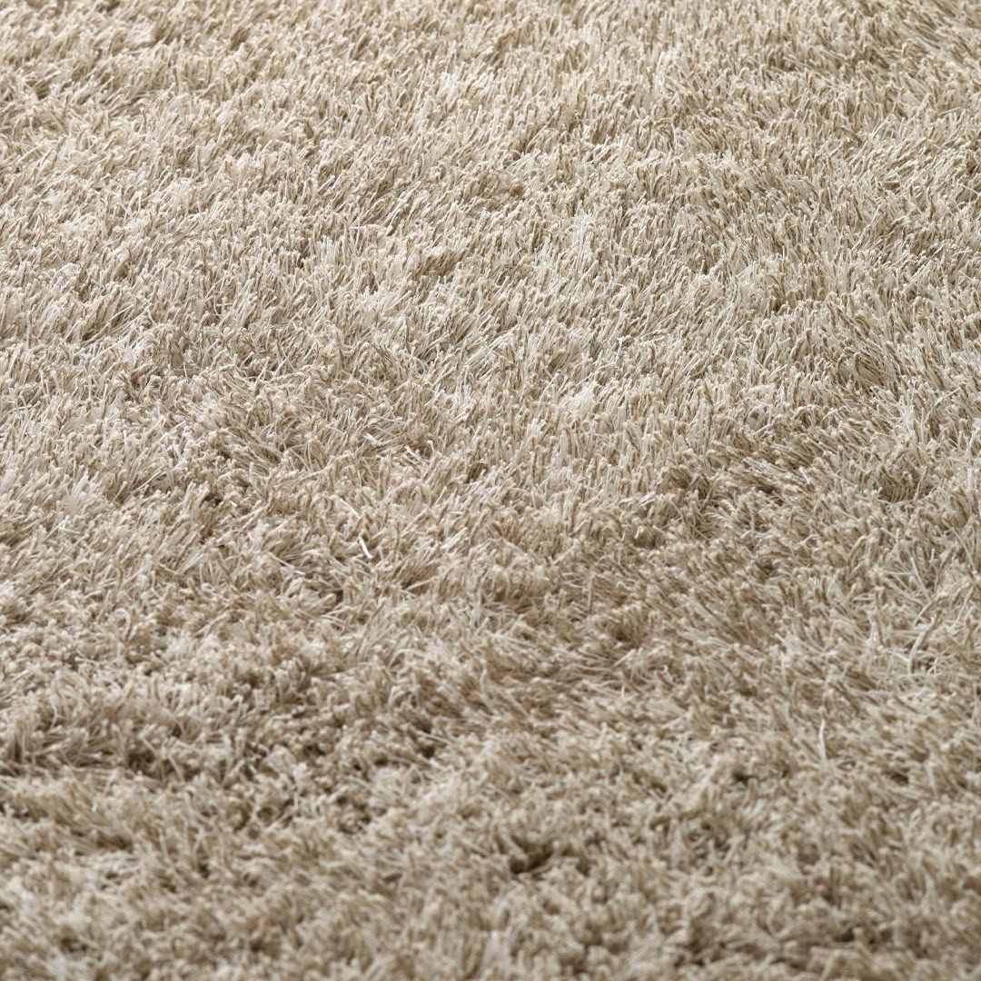 Wild-col.-light-grey_linen-wool_long-pile_tufted-carpet_detail