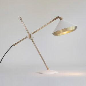 Shear table lamp Brass and white