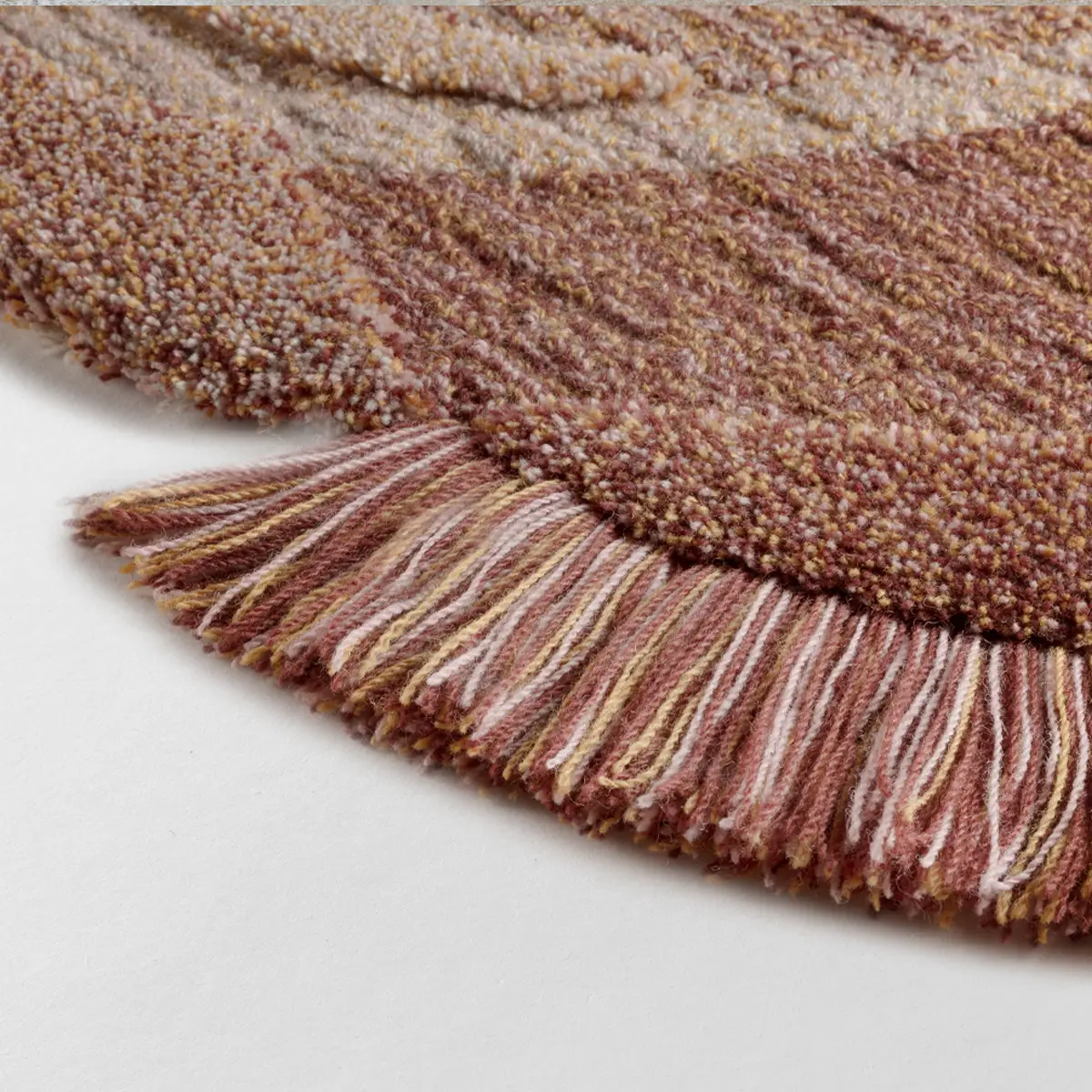 Zumba_Octavo_Redwood_Honey Textured multicolored fringed rug close-up