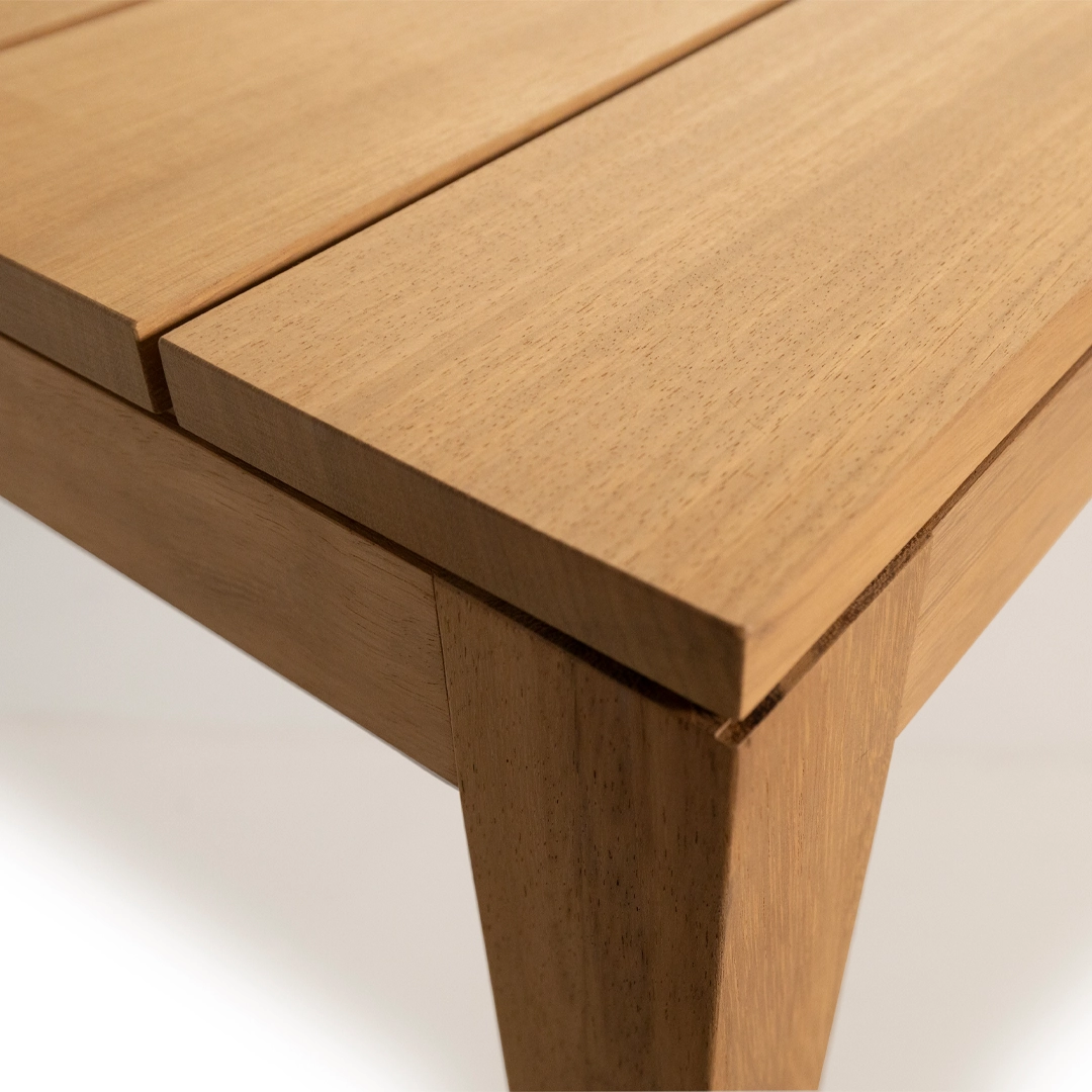 PROVENCE OUTDOOR TABLE_2 Close-up of wooden table corner detailing