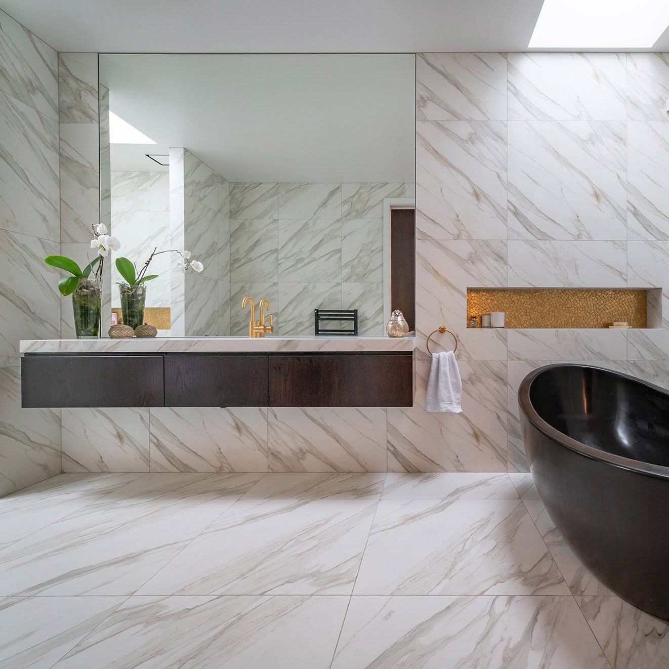 Elegant marble bathroom with modern fixtures and décor
