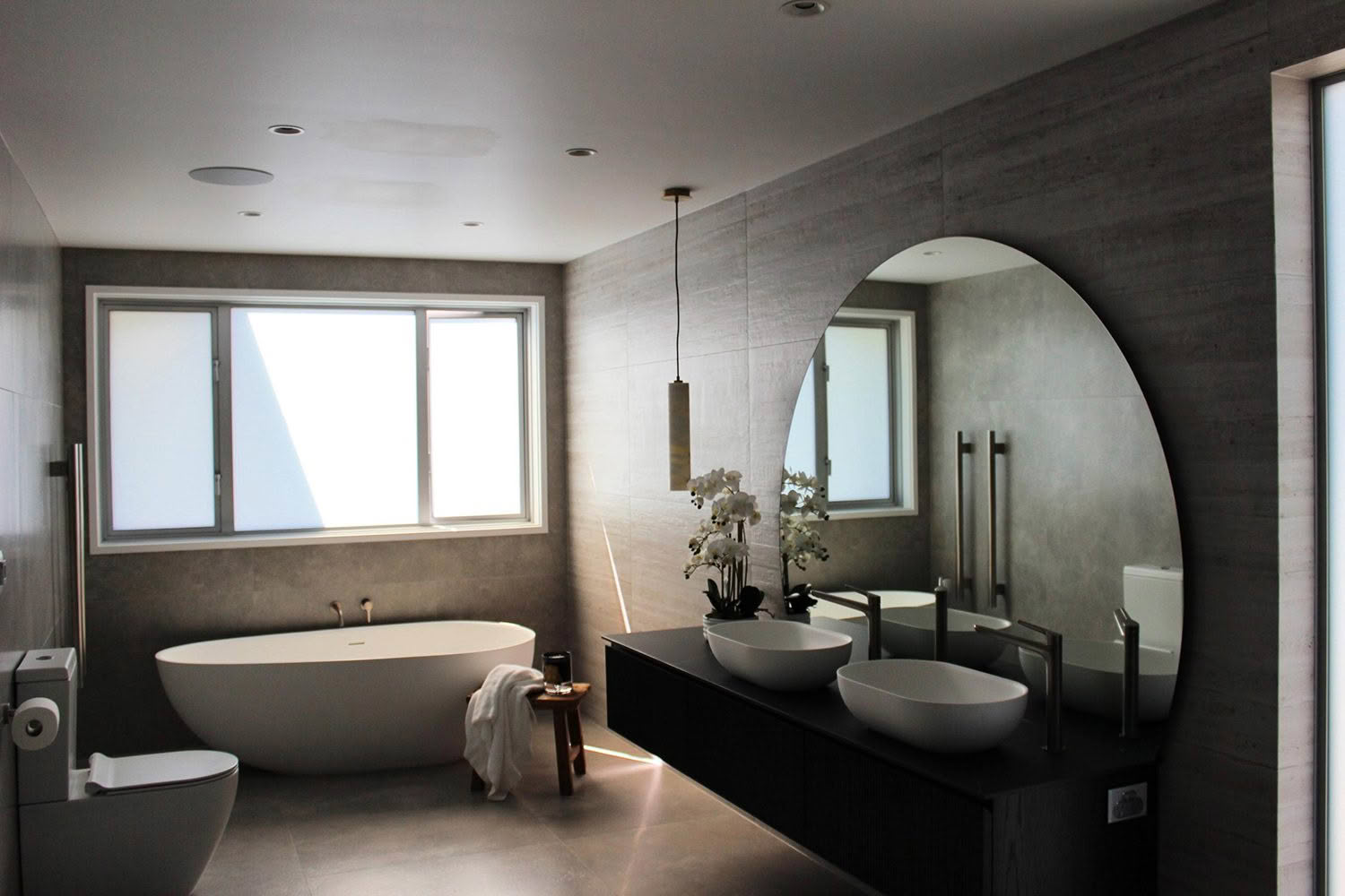 JULIE VOICE ENSUITE 2